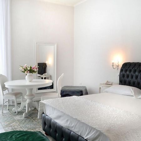 Barbarella Home Наполи Екстериор снимка